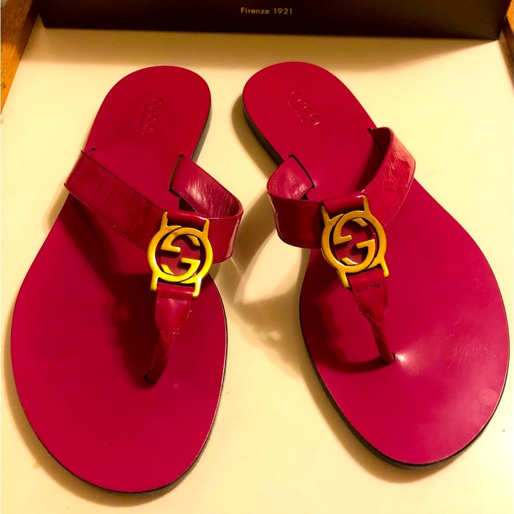 Gucci Vernice Crystal Flip Flop